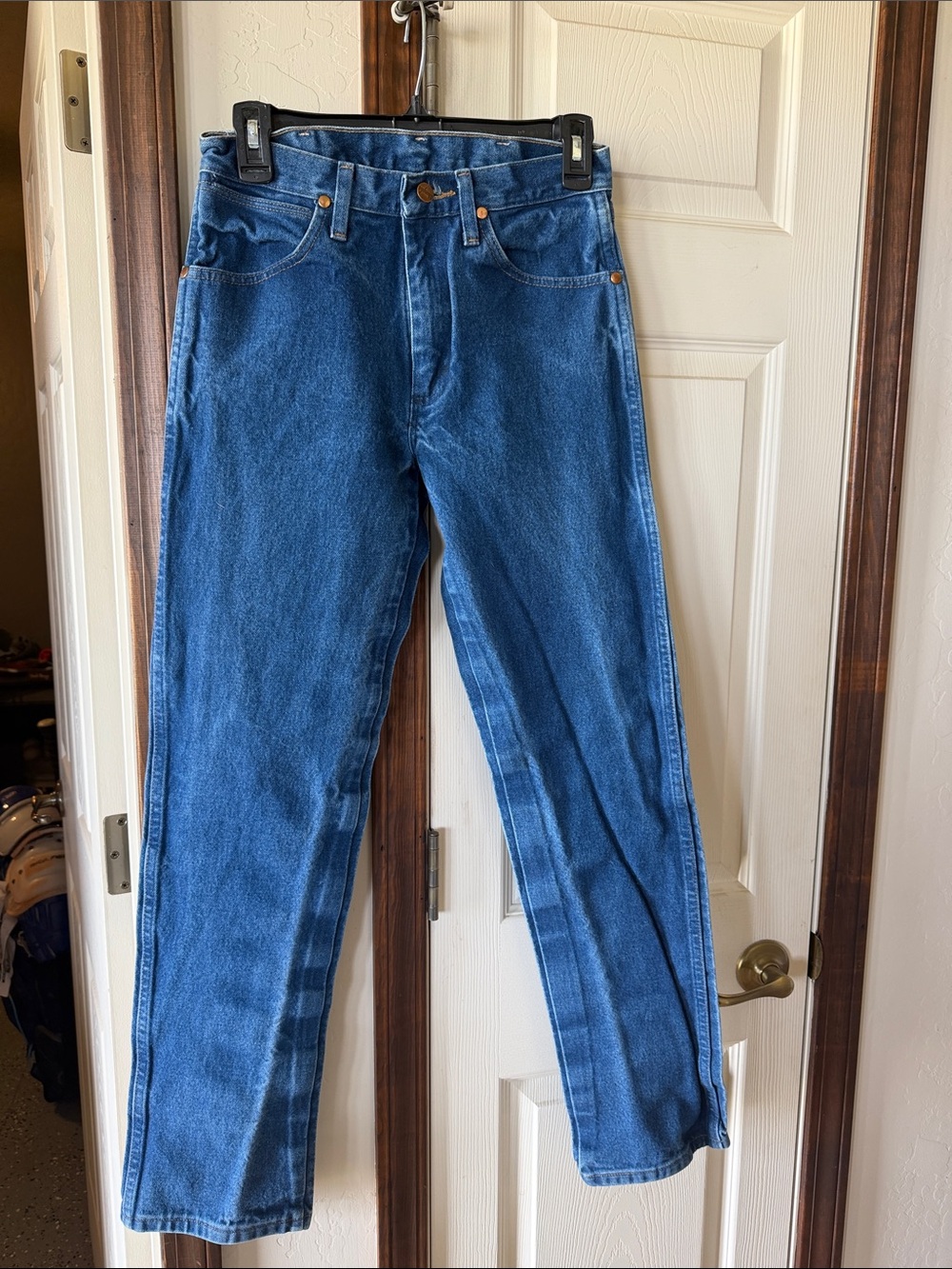 Wrangler 28 x 32 Men's Mid-Blue Straight Leg Denim Jeans